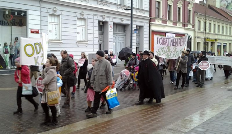 Pochodem chtěli upozornit na problematiku potratů