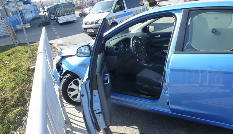 Řidiče postihla srdeční slabost, zachránili ho policisté