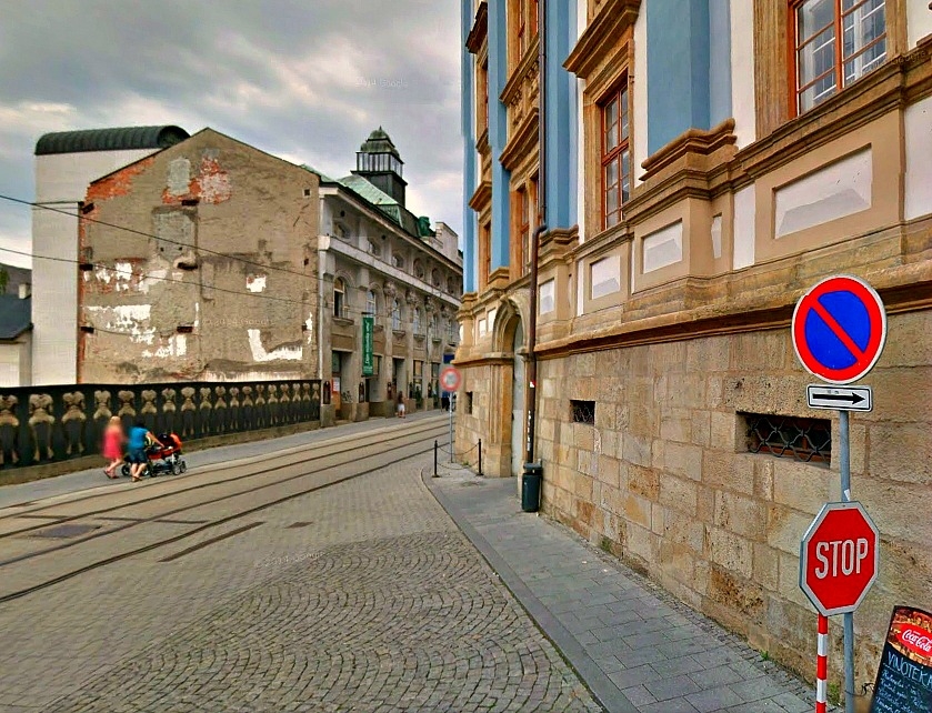 Podloubí pod starou univerzitní budovou už nebude dělat ostudu. Foto: google