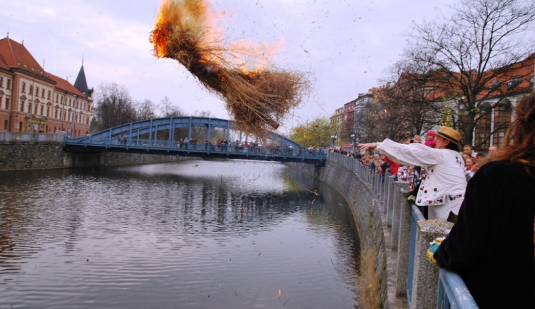 Budějčáci přivítali jaro spálením Morany