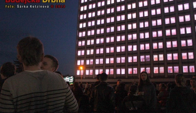 Hodinová světelná show rozbliká vysokoškolské koleje