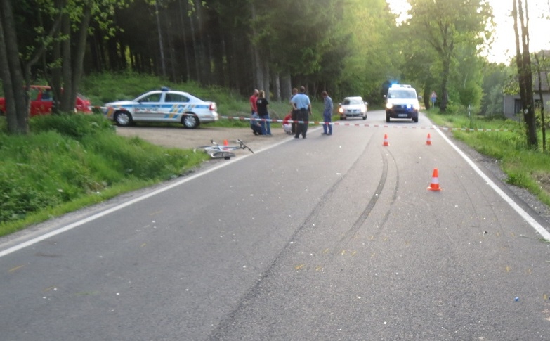 Po srážce s osobním autem zemřel u Borovan cyklista