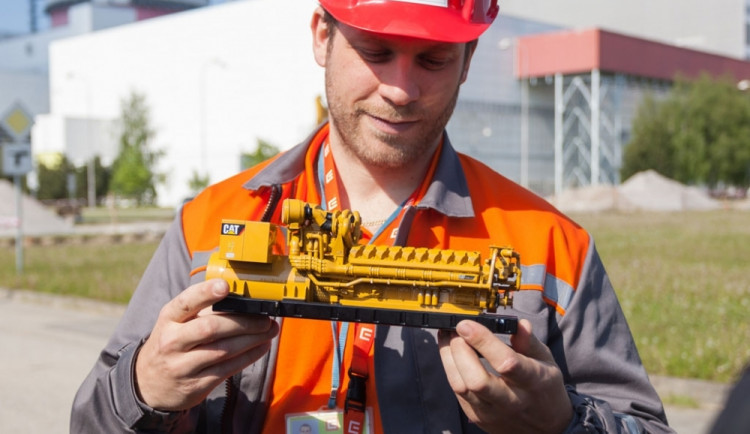 Manažer projektu Pavel Krejčí představuje model dieselgenerátoru