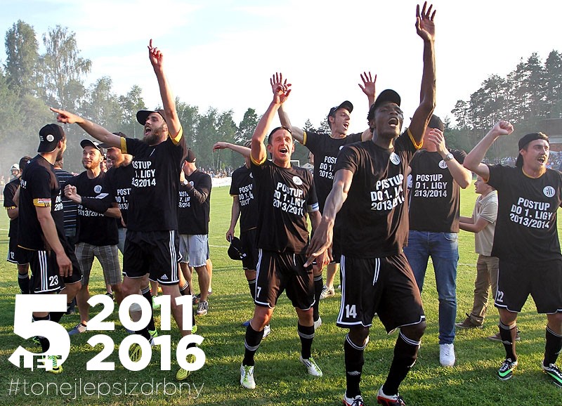 Hráči Dynama České Budějovice slaví postup do 1. ligy