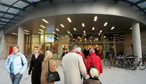 Nabízel ženě peníze, aby mu ukázala kalhotky