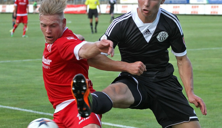 Fotbalisté ze země mistrů světa zasadili Dynamu tvrdý úder