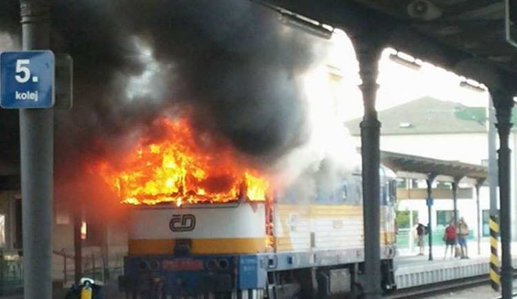 Na budějckém vlakovém nádraží hořela lokomotiva