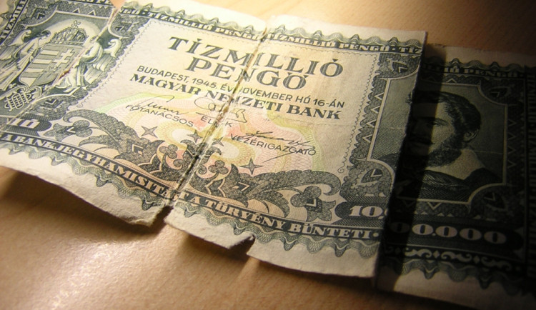 Glosa dne: Maďaři otevřeli měnové kohouty na maximum