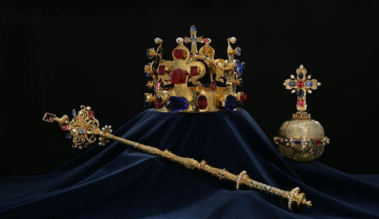 Město usiluje o zapůjčení kopií korunovačních klenotů