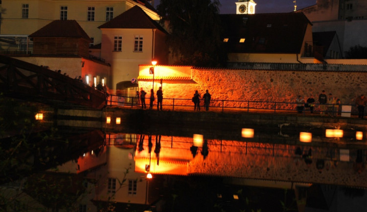 Prázdniny byly zakončeny pouštěním lampionů štěstí po Malši