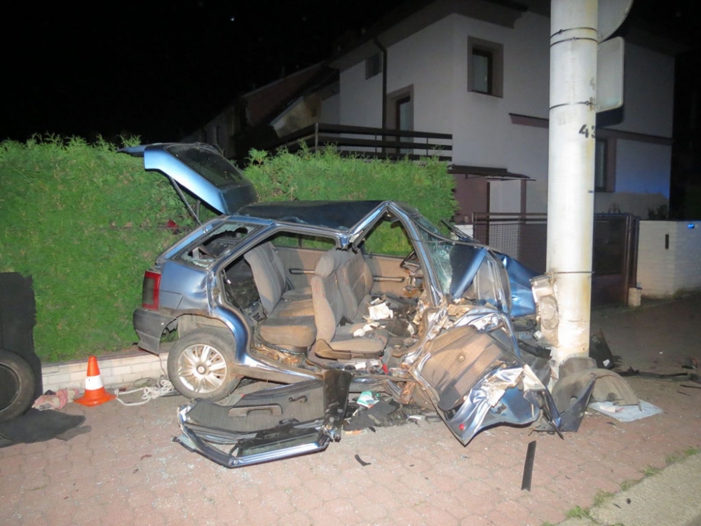 Zdemolovaný Fiat Tipo po nehodě v ulici Boženy Němcové