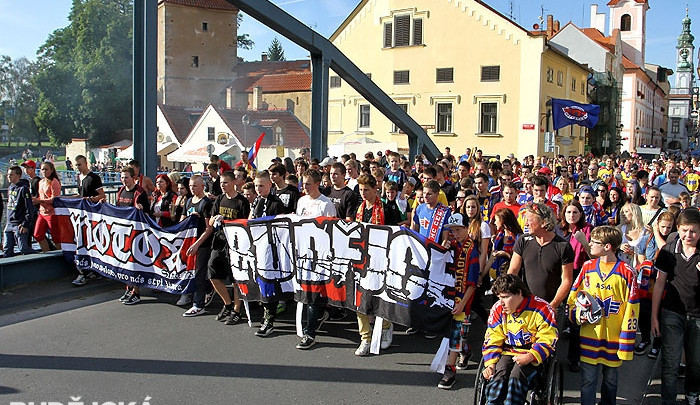 FOTO: Městem prošli motoráci. Slavili začátek sezony