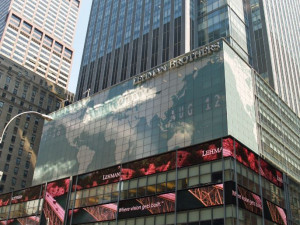 Glosa dne: I po šesti letech od pádu Lehman Brothers není snadné říci, proč k tomu došlo