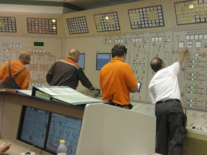 Pohled do velína prvního bloku v době zkoušky turbíny