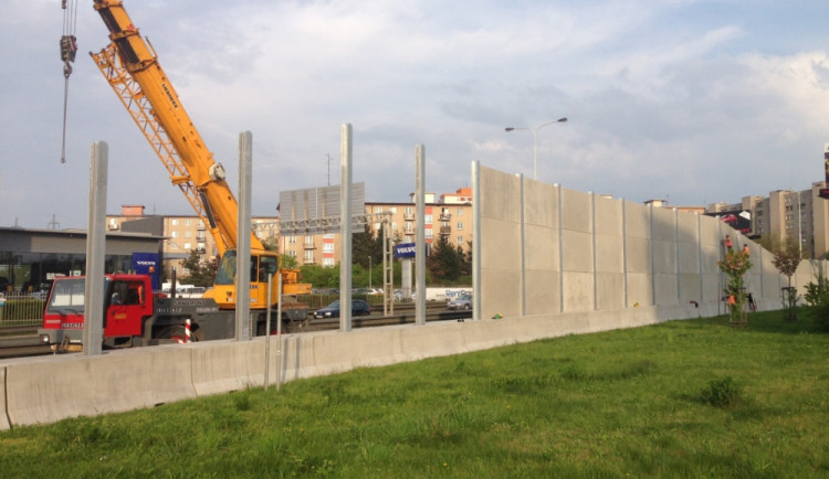 Výstavba mobilní protihlukové stěny (MPHS)