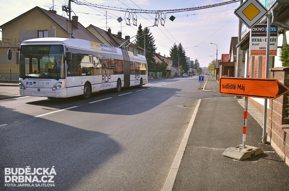 Oprava asfaltového povrchu v ulici Oskara Nedbala