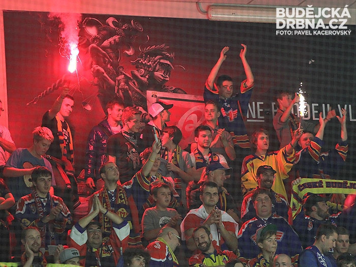 Fanoušci slaví pátou výhru Motoru v řadě nad Chomutovem