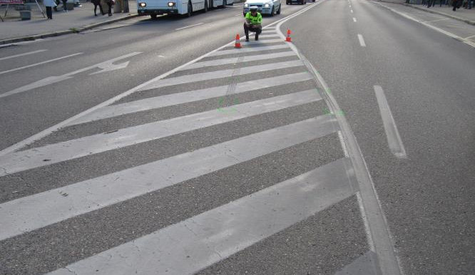U Metropolu přebíhali silnici, chlapce srazilo auto