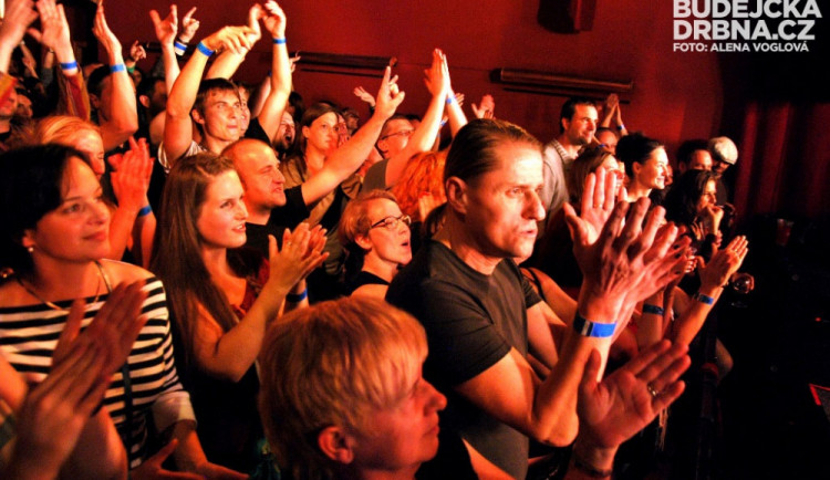 Narozeniny kapely J.A.R. přišlo do Slavie oslavit 350 lidí