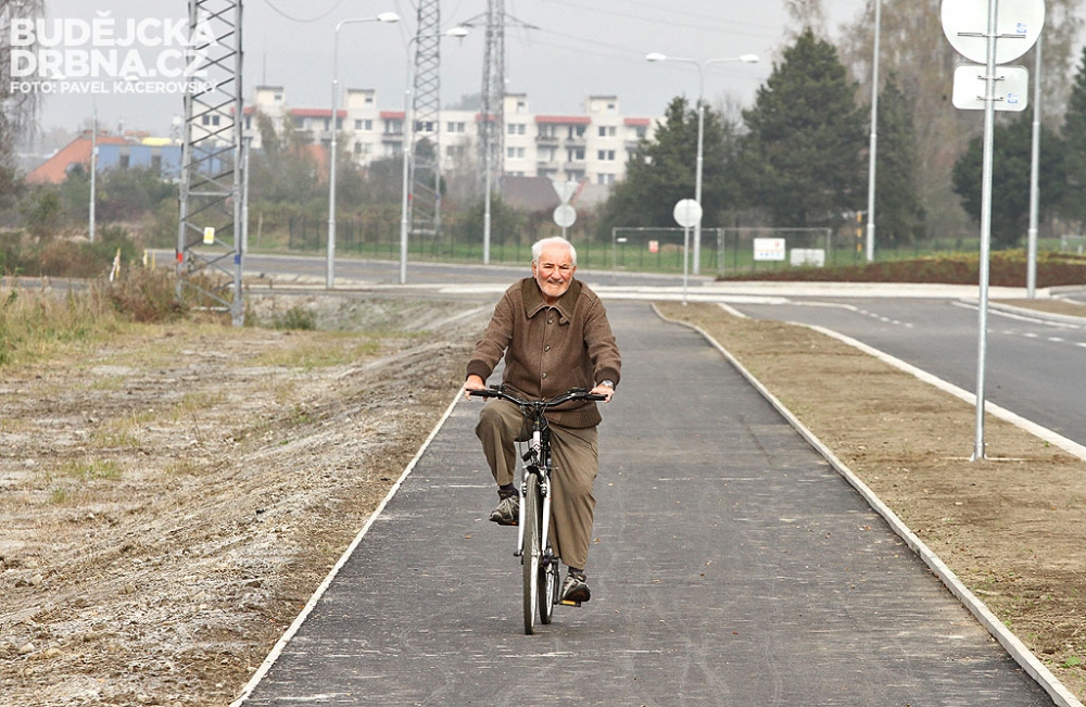 Stezku u nové silnice si už vyzkoušeli první cyklisté