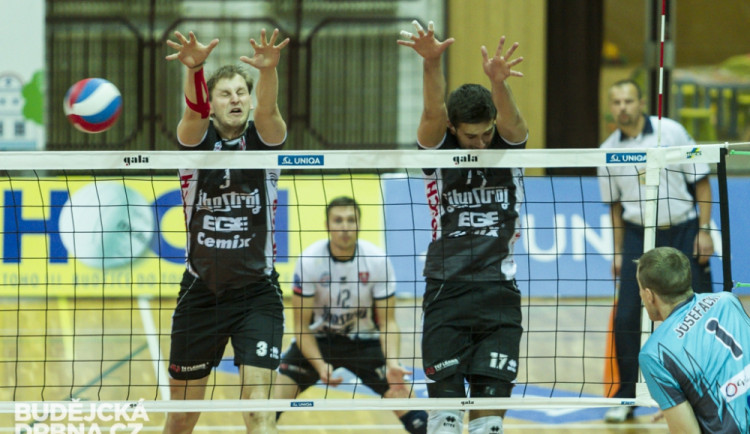 Jihostroj smazal i Příbram a stále vládne extralize
