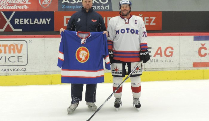 SOUTĚŽ: Budějce hostí retro šlágr mezi Motorem a Kladnem