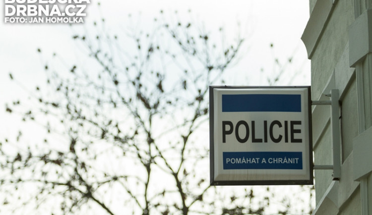 Neviděli jste násilníka se svou obětí? Policie prosí o pomoc