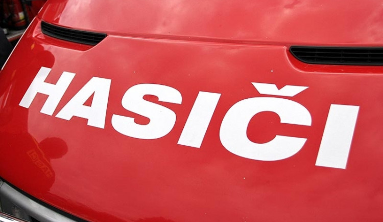 Klidné Vánoce hasičů. Stromky hořely jen na hřbitově