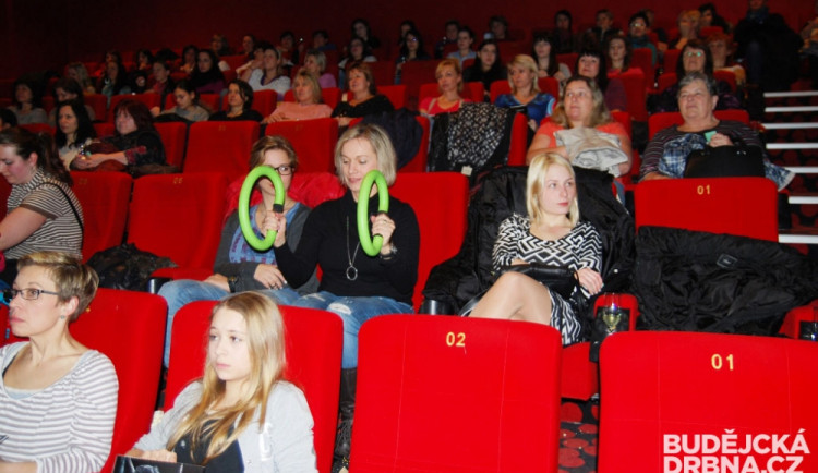 Dokud je život, je i naděje. Snímek Teorie všeho rozplakal účastnice Dámské jízdy