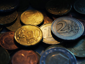 ODS chce, aby Senát podpořil referendum o přijetí eura v ČR