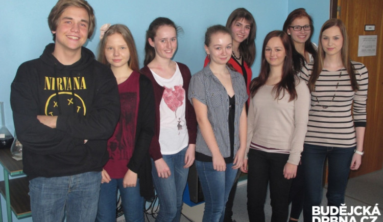 Nová tradice na obzoru. Studenti Gymnázia Česká připravili první noc vědců a umělců