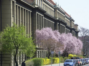 Sobotka a Chládek nechtějí snížit výdaje státu na vysoké školy