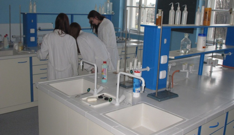 Díky dotaci z ROP pracují studenti gymnázia s moderními technologiemi