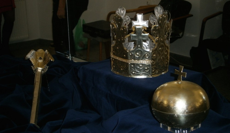 Přemyslovské insignie dnes byly převezeny do Budějc