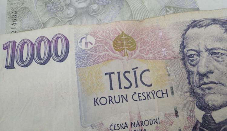 Na maškarní ples vyrobili z recese falešné bankovky. Teď jim hrozí pětiletý trest