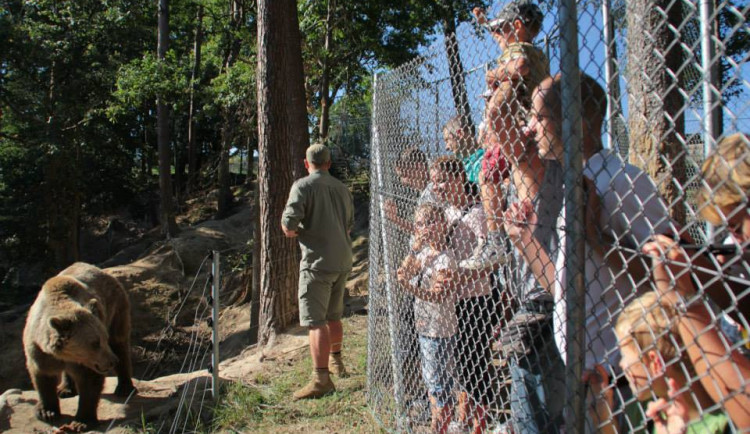 Táborskou zoologickou zahradu, která se topí v dluzích, koupí Evžen Korec