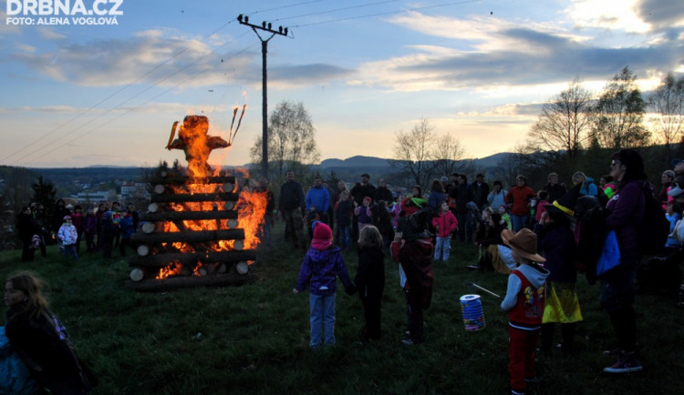 Čarodějnice se v Kaplici pálily za svitu slunce