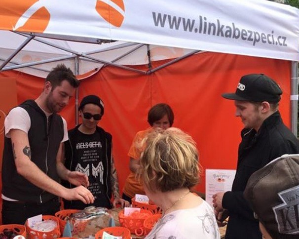 Patronem benefiční tramvaje je kapela Mandrage. Foto: Instagram