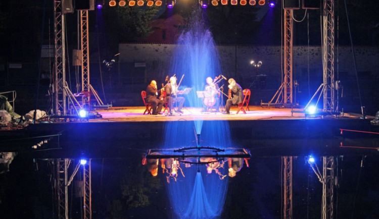 Múzy nejenom inspirují, ale i pobaví budějcké publikum