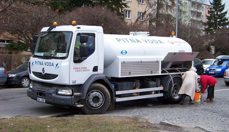 Cisterna s pitnou vodou, wikipedia.com