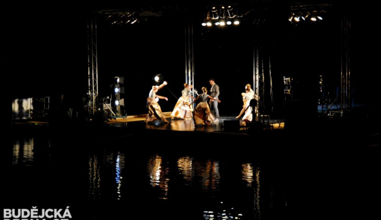 Balet Jihočechy baví. Pobřeží Sokolského ostrova bylo plné