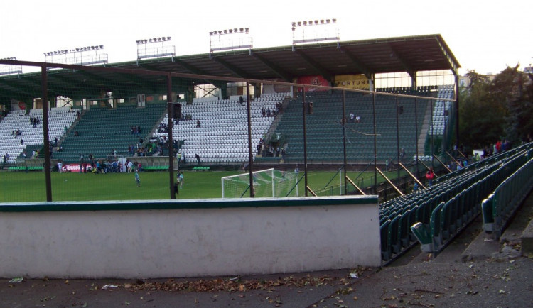 Stadion_TJ_Bohemians,_od_Sportovní_ulice