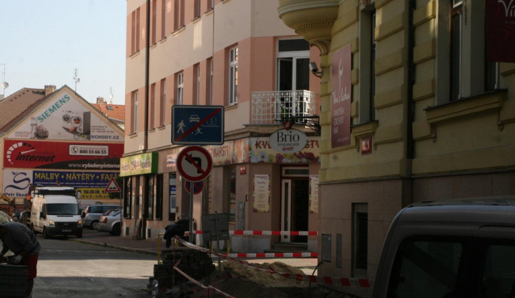 Kdo má přednost? Křižovatka ulic Jírovcova a Riegrova