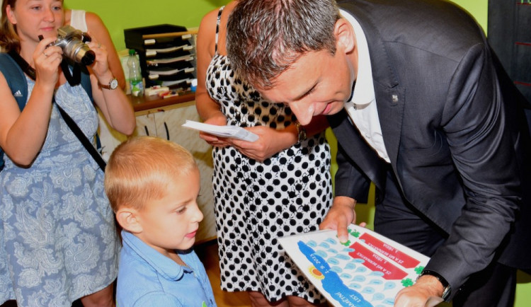 Honzík Mudruňka, první jihočeské miminko roku 2009, nastoupil do první třídy