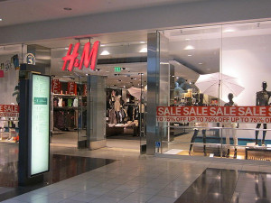 U H&M vracíte zboží s poplatkem. Vrátit ho lze ale i jinou cestou