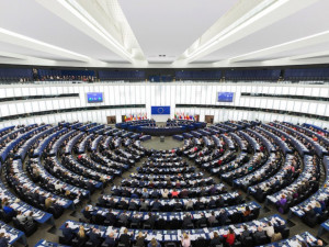 Europarlament podpořil návrh na přerozdělení 120.000 uprchlíků