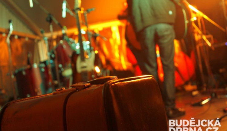 Votvírák, Welcome semester Party, Jaksi Taksi. Konec září a začátek října bude kulturně našlapaný