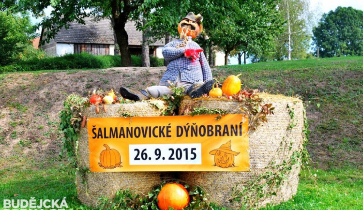 Dýňobraní navštívilo přes sedm set lidí. Pásky u vstupu došly a dávala se razítka