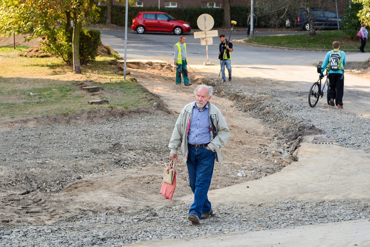 Stavba kruhového objezdu v Rochlici je v plném proudu. Foto: Jan Král