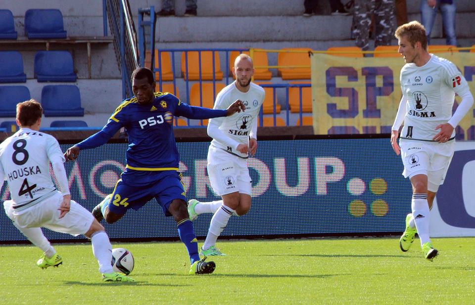 Augusto Batioja v obležení olomouckých protihráčů